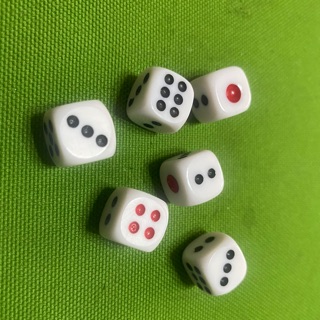 ♠️全館免運費♠️實體店面♠️客製化磁骰四顆+磁板，骰子要有磁場才會改變點數，遙控器無法直接遙控骰子