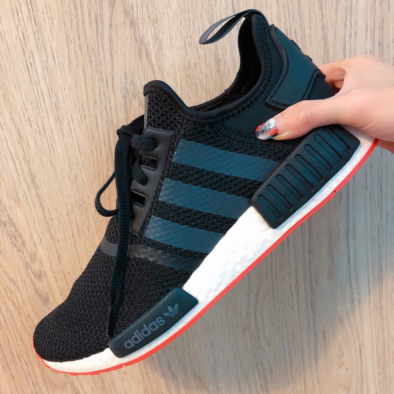 （現貨） Adidas NMD R1 黑白 紅底 CQ2413 日本公司貨