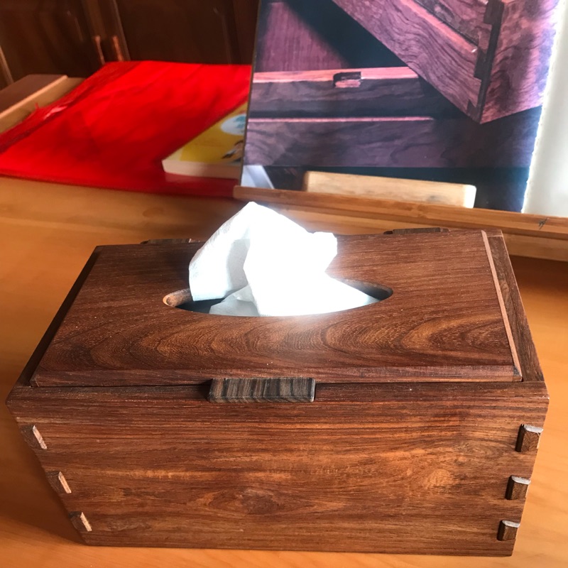 紫檀木頭面紙盒（香氣撲鼻）