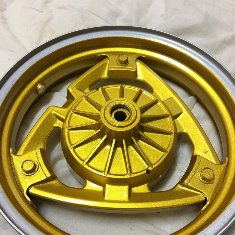 售2900。已噴殺。烤漆。  老品 輪框 /   產品地點；臺南六甲   Dio 迪奧 領導