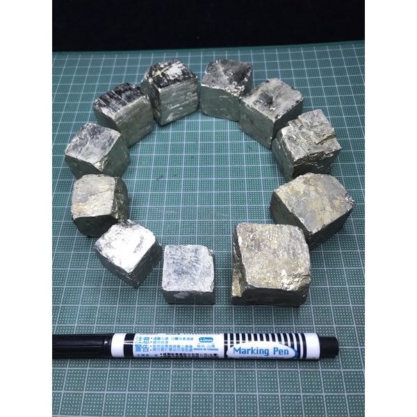 黃鐵礦 Pyrite 愚人金 大單晶 黃鐵礦單晶 原礦 礦標