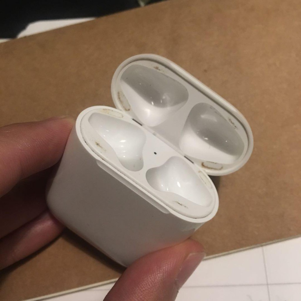 AirPods 充電盒遺失補充用(之前遺失耳機買了一組新的)多餘的充電盒