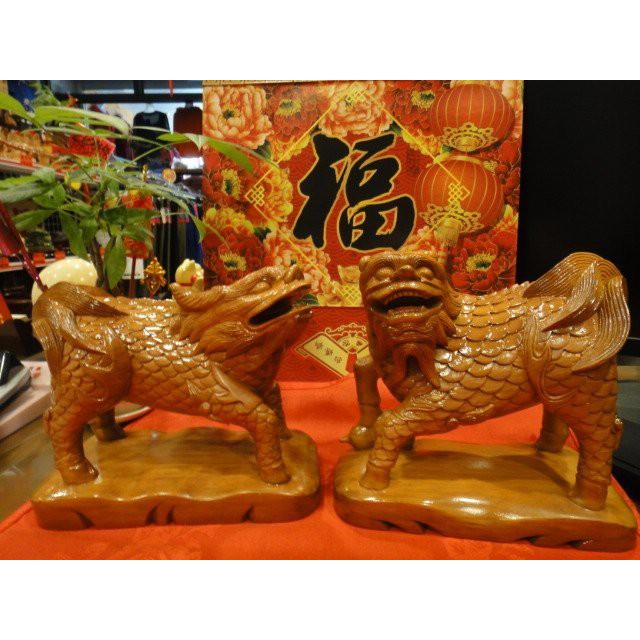 大瑞古玩促銷品~早期三義檜木手工雕~祥瑞麒麟吉祥神寵/虎眼尋財/吸財大嘴聚財納福/騰飛馬蹄辟邪守財/腳踩葫蘆黃金滿滿屋