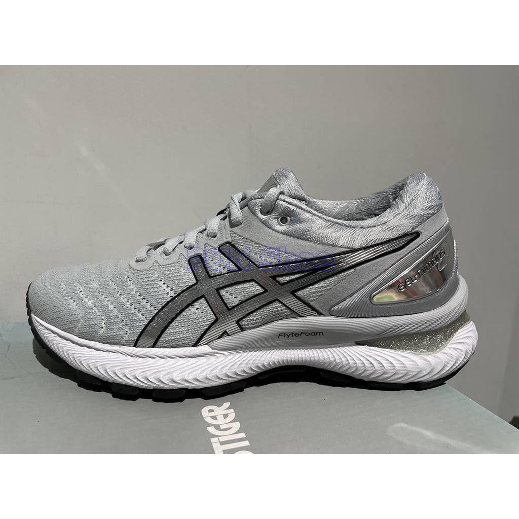 ASICS 亞瑟士 GEL NIMBUS 22 Platinum 緩衝避震 女 慢跑鞋 灰 銀 1012A664-020