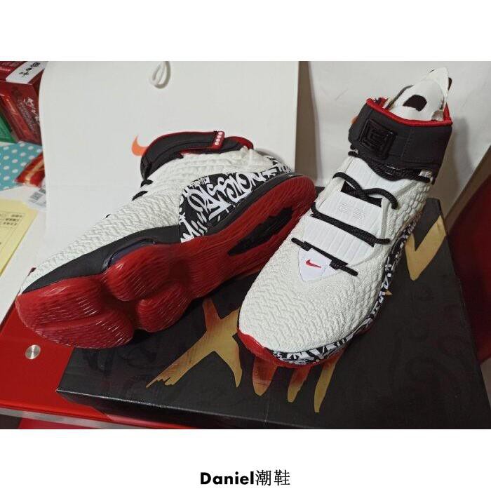 正品現貨E LEBRON 17 GRAFFITI 塗鴉 籃球鞋 LBJ CT6052-100 白紅 男鞋