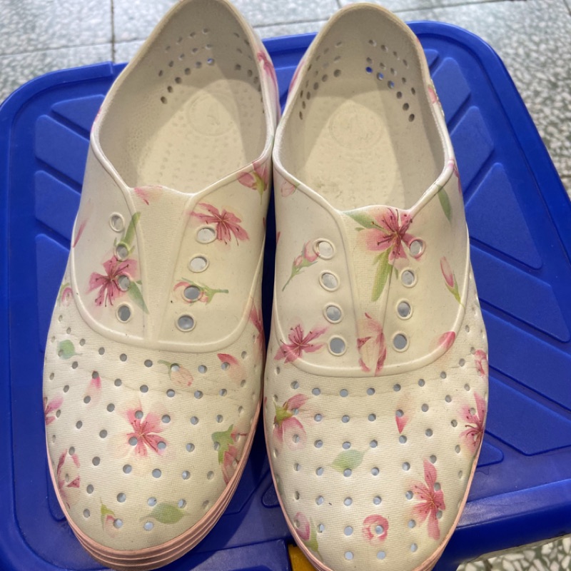 ［八成新]Native JERICHO PRINT 櫻花系列 女生 修身款 雨天 防水 洞洞鞋