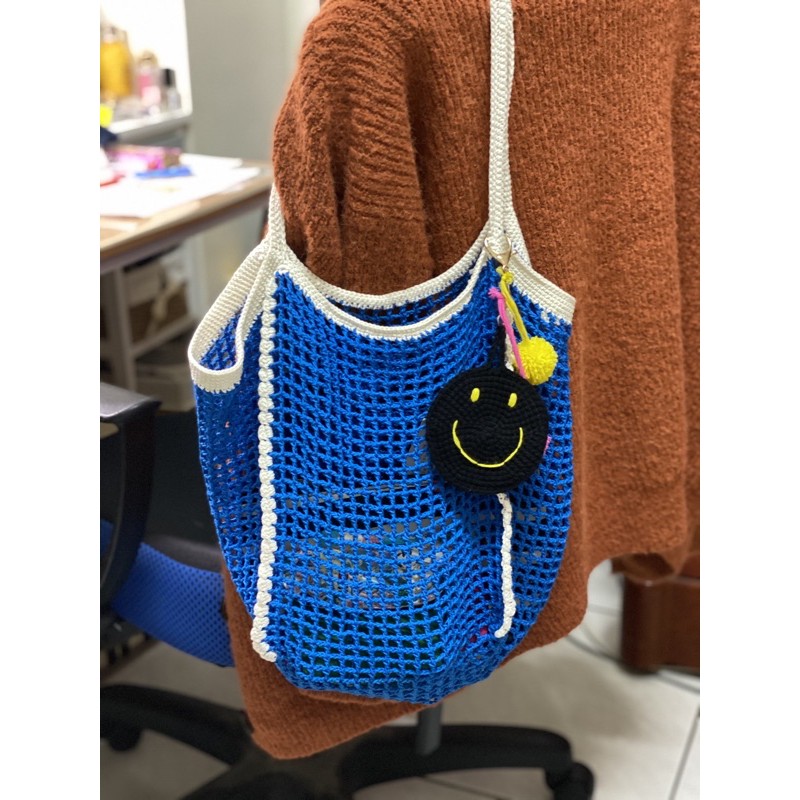 手工編織韓系洞洞包，使用韓國進口棉線編織，可手提可肩背，搭配同款水壺提袋。