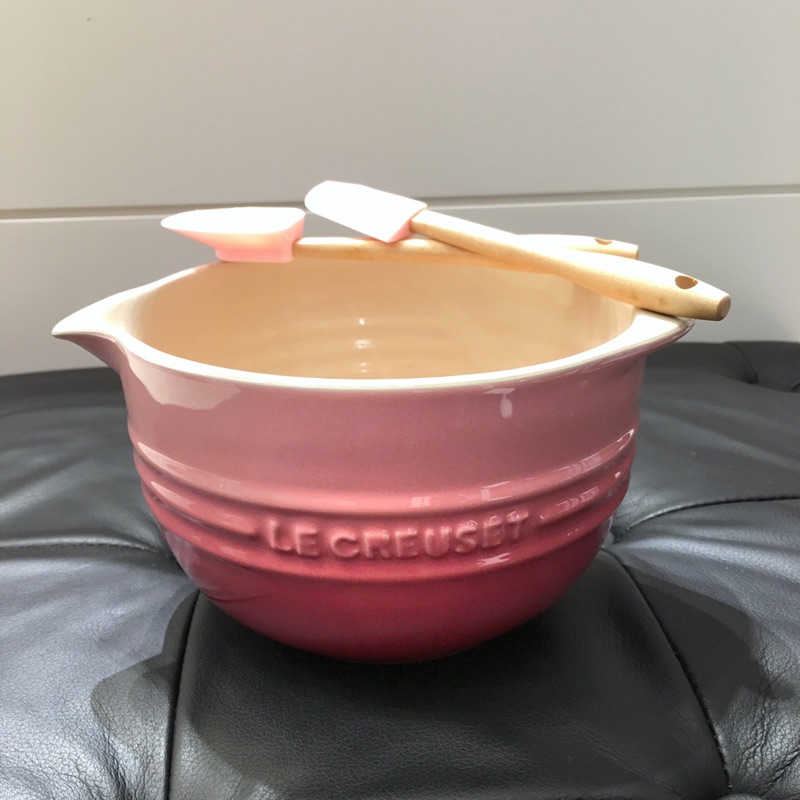 Le creuset 櫻花粉麵糊碗～兒童烘焙組～鍋鏟～刮刀～矽膠烤膜～攪拌碗盆～泡麵碗～V鏟