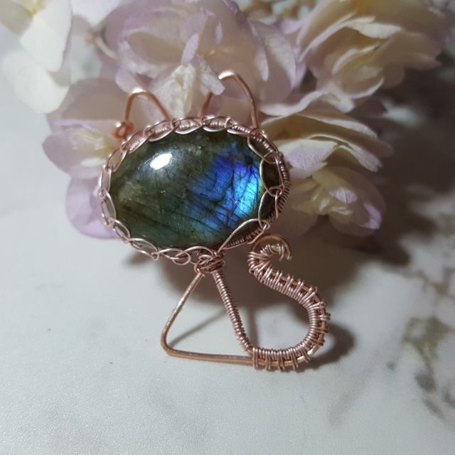 1019 手作 飾品 天然寶石銅線編織墬 貓咪造型拉長石寶石編織墬 蝦皮購物