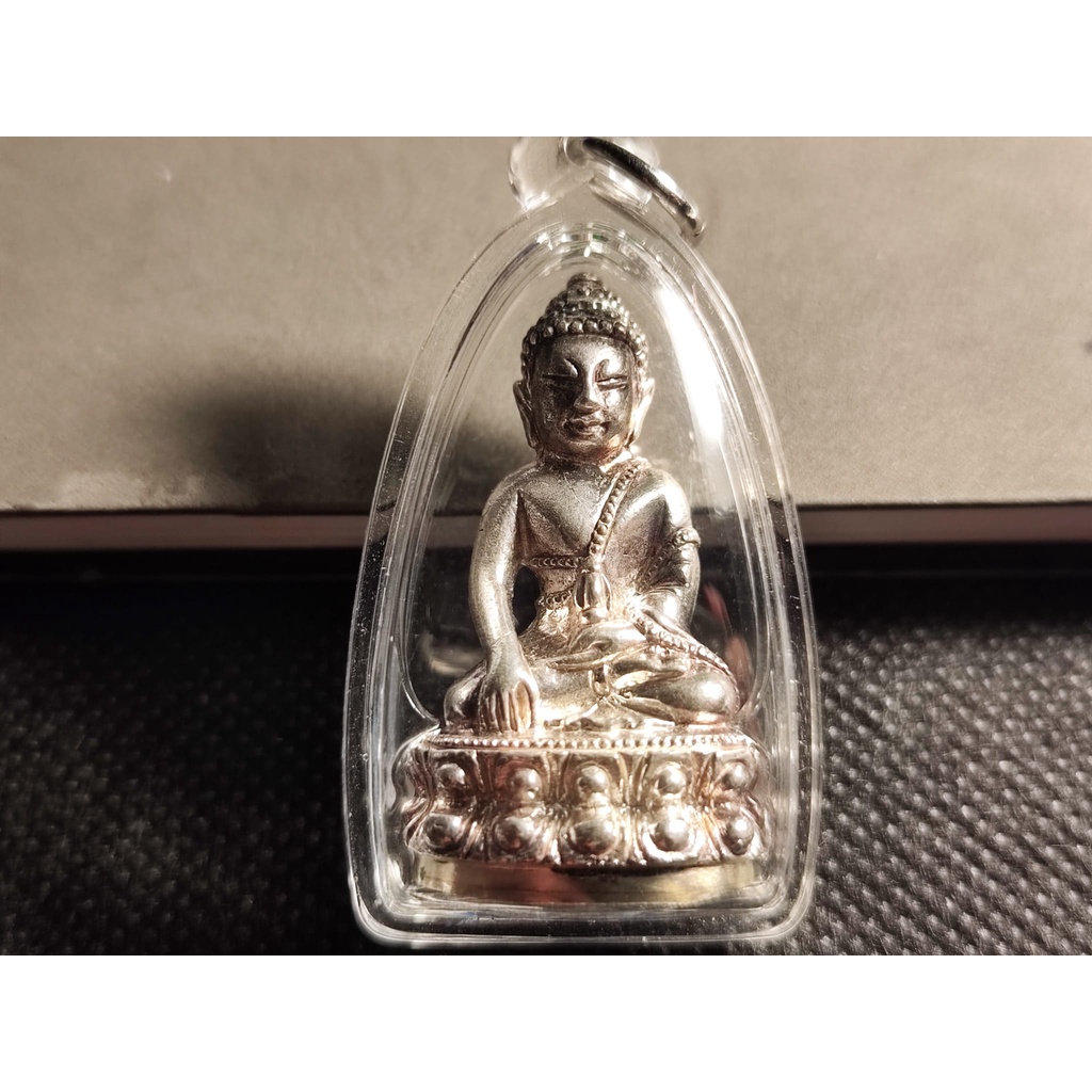 泰國佛牌∼2542∼龍婆薩空∼金納百川帕勁藥師佛∼純銀版本~相當稀有∼收錄大圖鑑