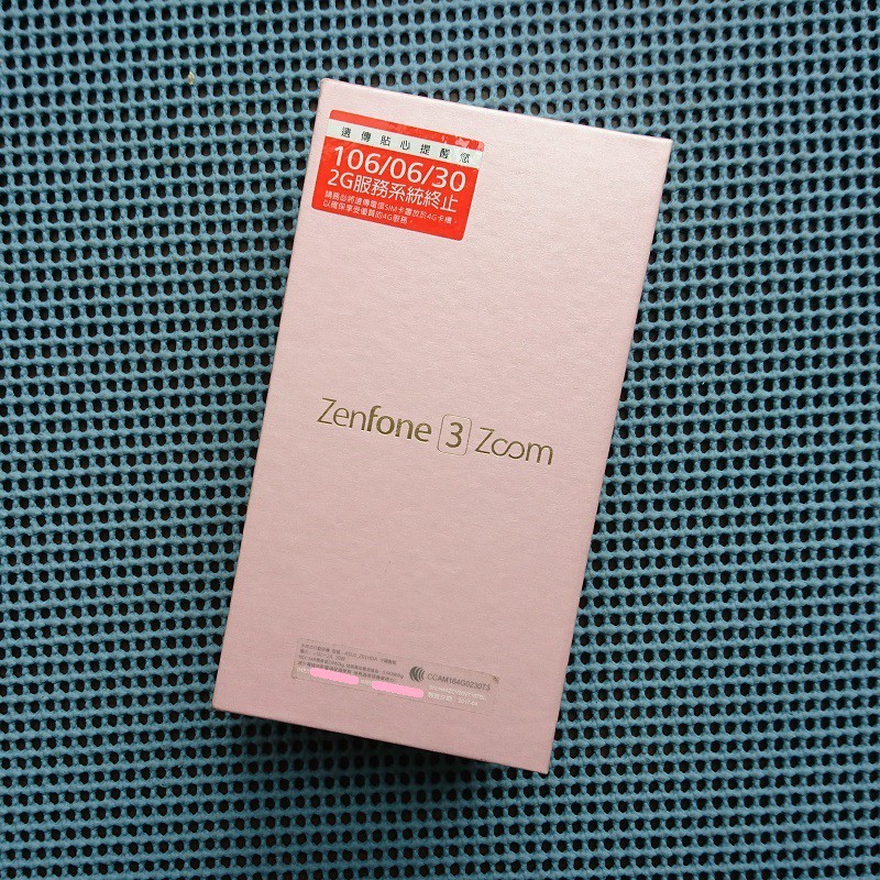 ASUS (二手) Zenfone 3 Zoom(ZE553KL)手持式行動話機(玫瑰金)