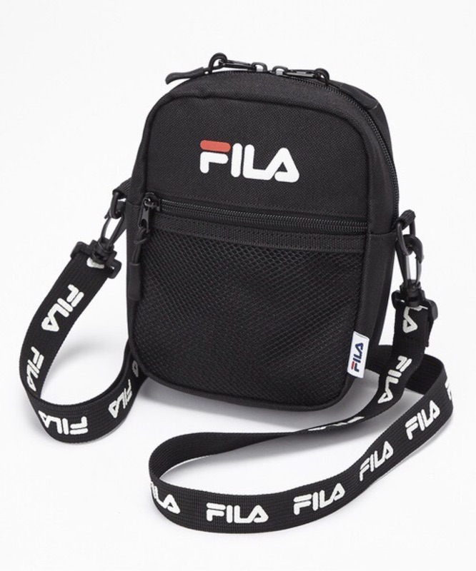 FILA 側背包 刺繡 夾層 小包  黑色經典簡約款 wego