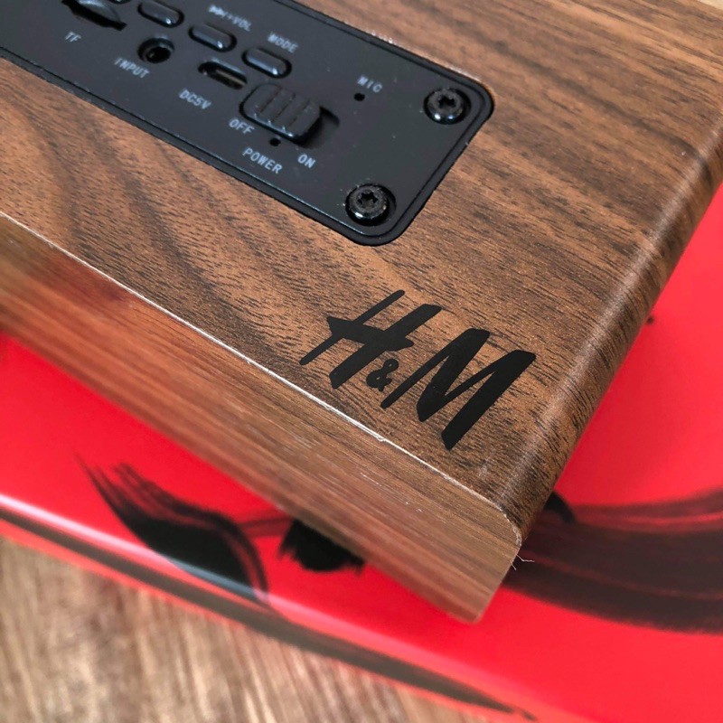 H&amp;M 新年時鐘版木紋時鐘藍牙喇叭 禮盒