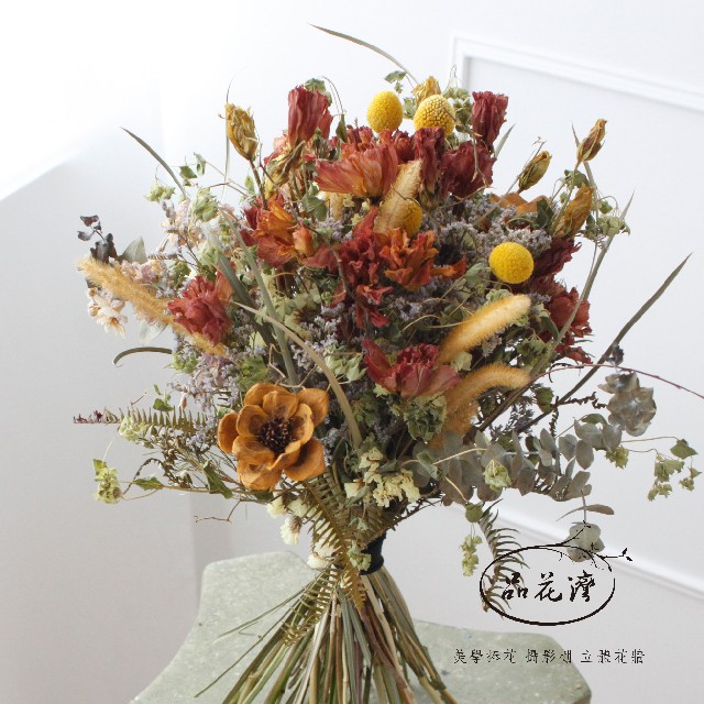 品花灣 乾燥捧花 橘色溫暖美學捧花 乾燥葉材尤加利松果花小球菊手作花束新娘拍攝森林天然材料花藝設計