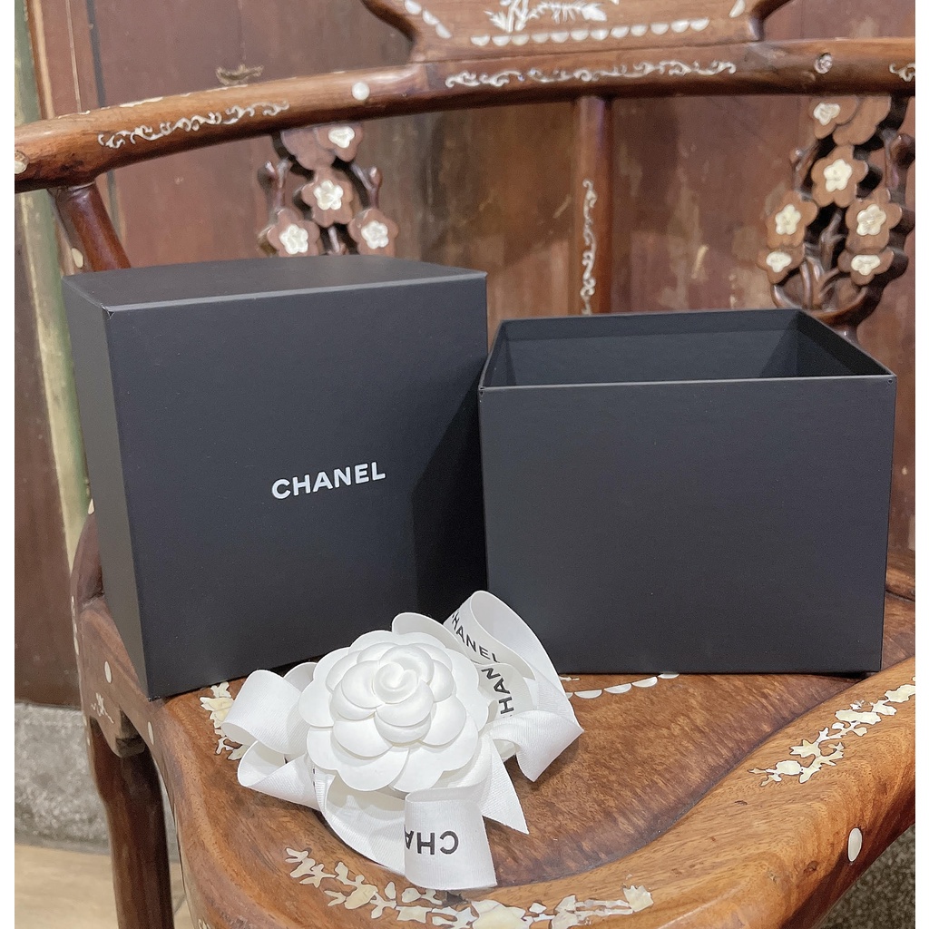 【二手名牌紙盒】香奈兒 Chanel 精品專櫃紙盒- 紙盒+緞帶+裝飾山茶花 正品 禮物盒
