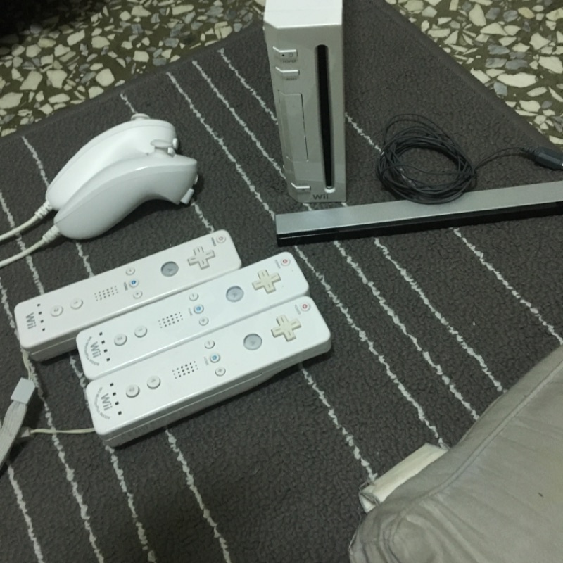 任天堂Wii+wifi Fit/無盒裝/有改機/附贈6片遊戲光碟