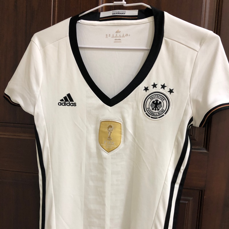 二手休閒時尚 Adidas (size xs )世界盃德國隊V領上衣