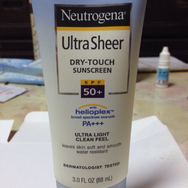 露得清 Neutrogena 清透無感防曬乳