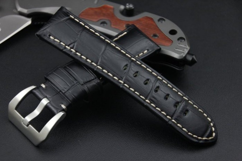 24mm收22mm可替代沛納海panerai原廠錶帶之鱷魚皮紋路真皮製錶帶,不鏽鋼製錶扣,牢靠車縫線