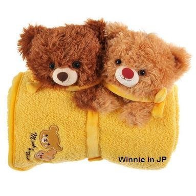 Winnie in JP‧日本東京迪士尼Disney 奇奇蒂蒂大學熊黃色攜帶毯冷氣毯收納毯 現貨128