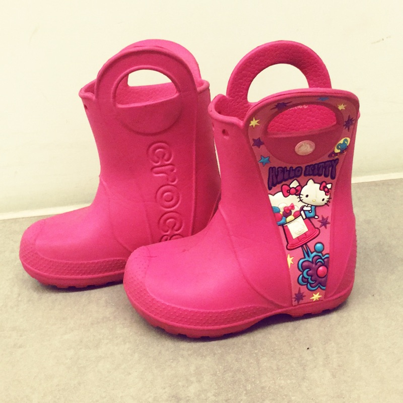 #crocs： Hello Kitty 雨靴