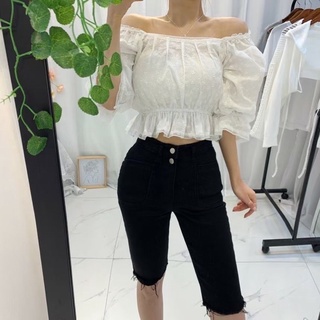 Winni shop韓國連線✈️正韓 一字領雕花泡泡袖上衣 露肩 緹花蕾絲 雕花蕾絲 澎袖 緹花邊 氣質上衣 韓國代購