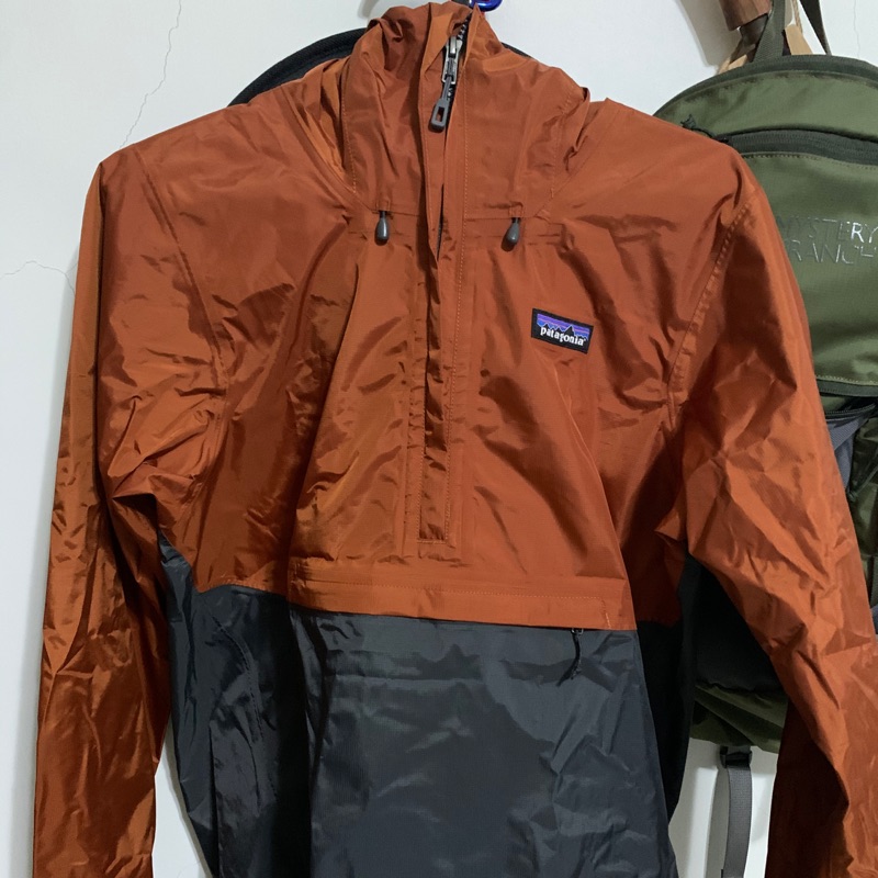 Patagonia torrentshell 雨衣