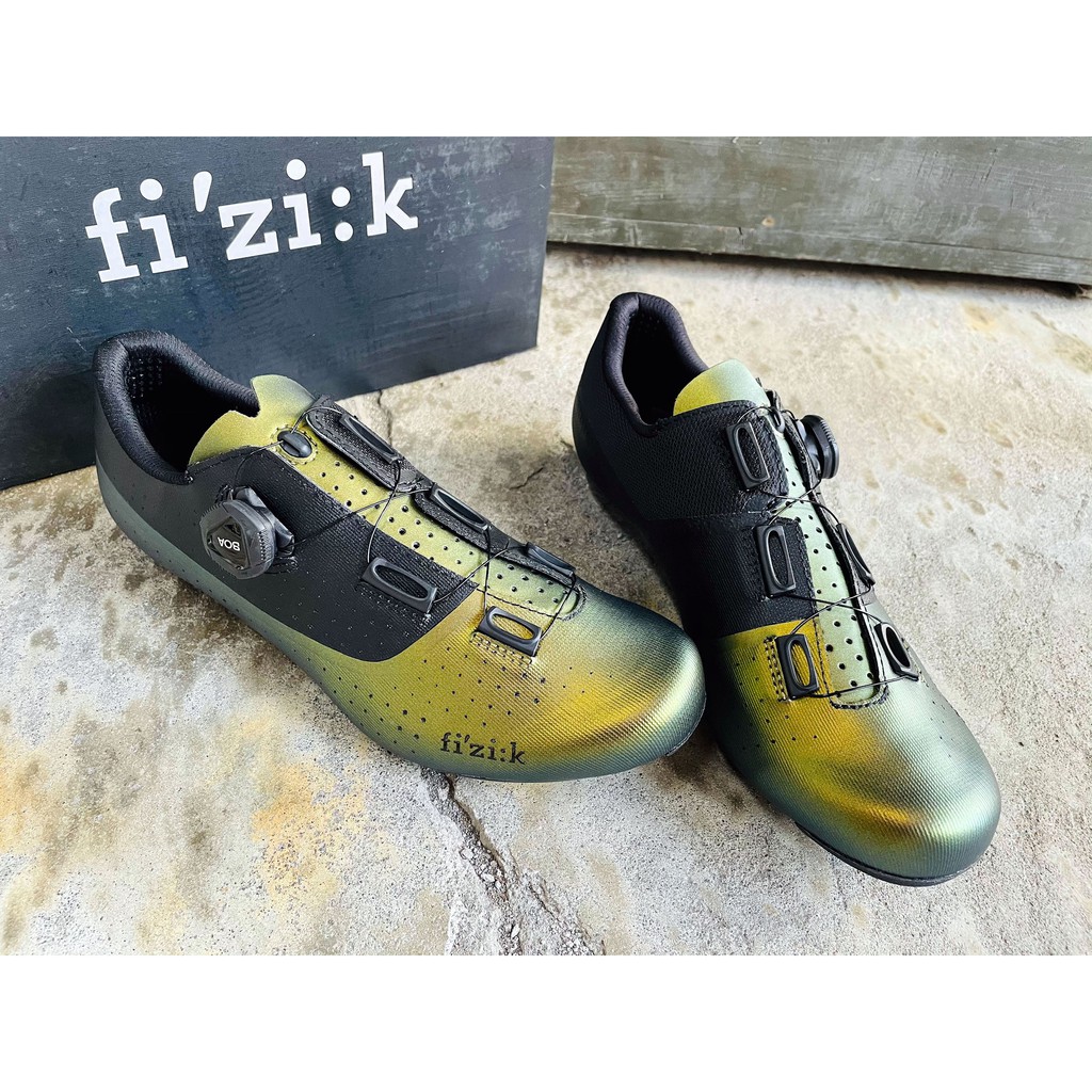 ~騎車趣~FIZIK TEMPO OVERCURVE R4公路車卡鞋 自行車卡鞋 複合碳纖維底