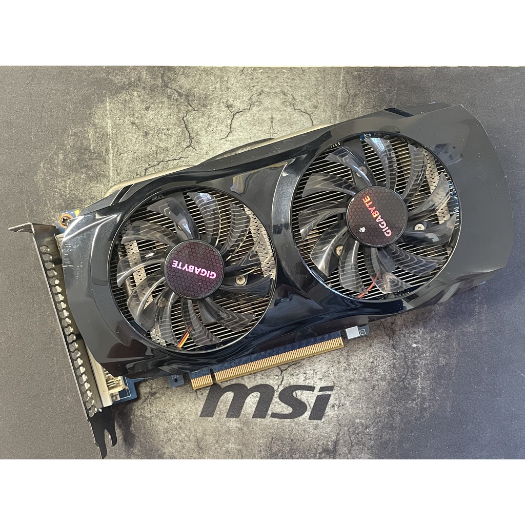 【花屏】⭐️【技嘉 GIGABYTE GTX 460】⭐ GTX460/風扇、散熱鰭片清過，重上散熱膏