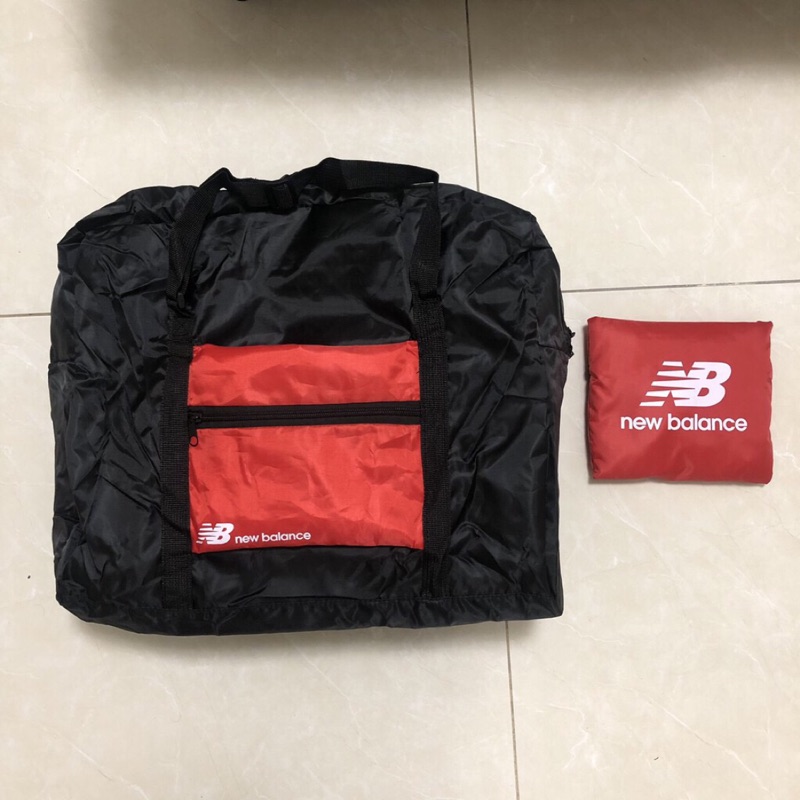 New Balance 收納包 黑 紅 購物袋 大容量 旅行袋 手提袋 運動包 收納行李袋 旅行袋 摺疊包(紅)