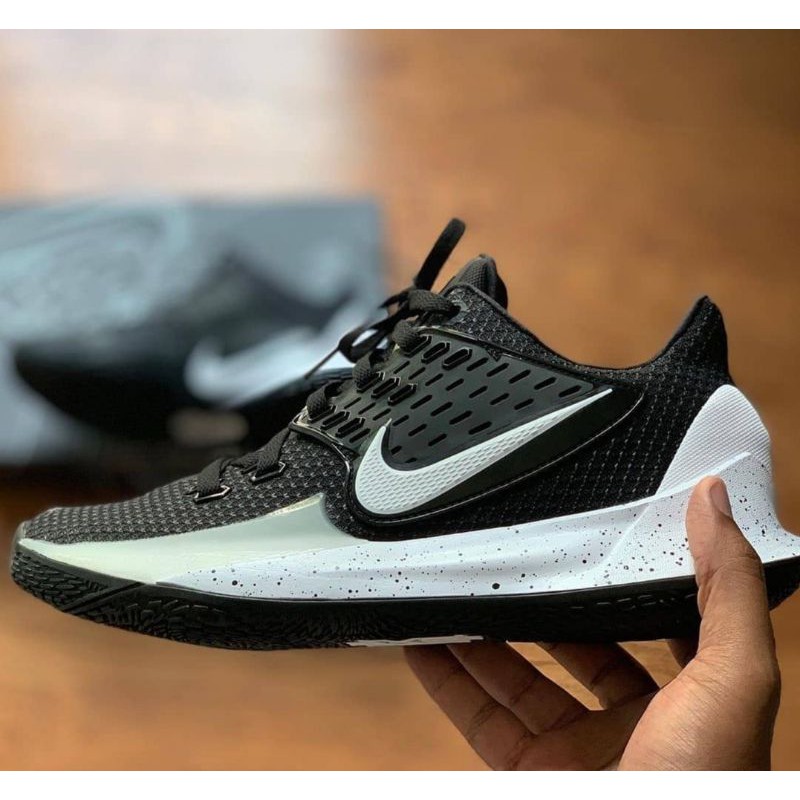 NIKE KYRIE LOW 2 籃球鞋 黑白