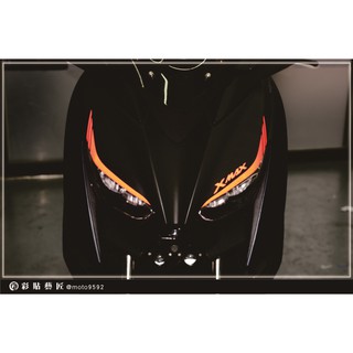 彩貼藝匠 XMAX 300 車頭媚眼拉線（一對）3M反光貼紙 ORACAL螢光貼 拉線設計 裝飾 機車貼紙 車膜