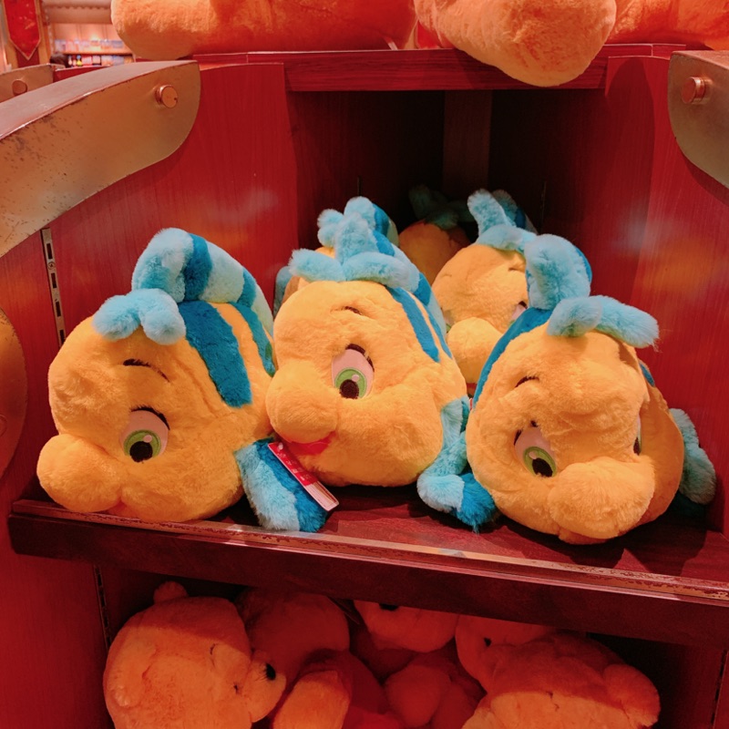 ［翹鬍子]日本 迪士尼樂園限定 小美人魚 小比目魚 比目魚 抱枕 娃娃