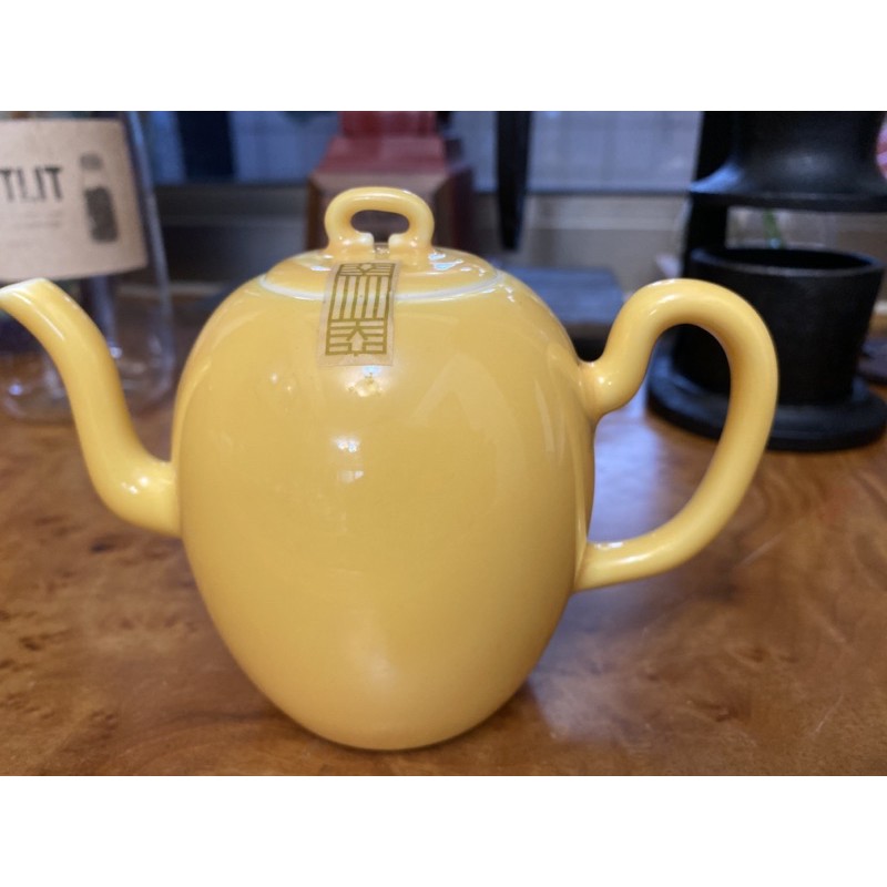 曉芳窯黃釉嬌黃茶壺一個