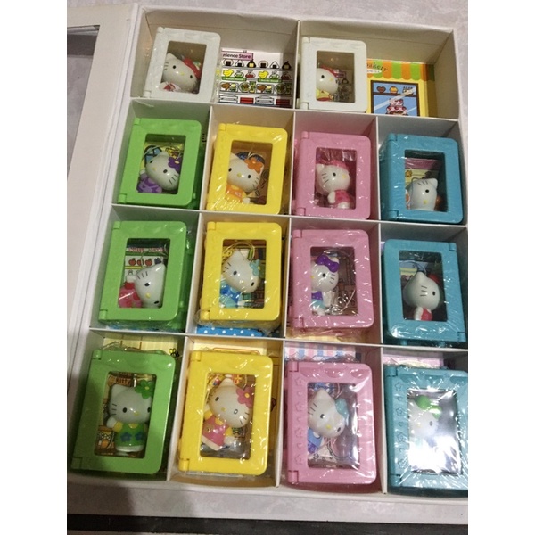 7-11 Hello Kitty  夢幻手機吊飾14個+展示盒