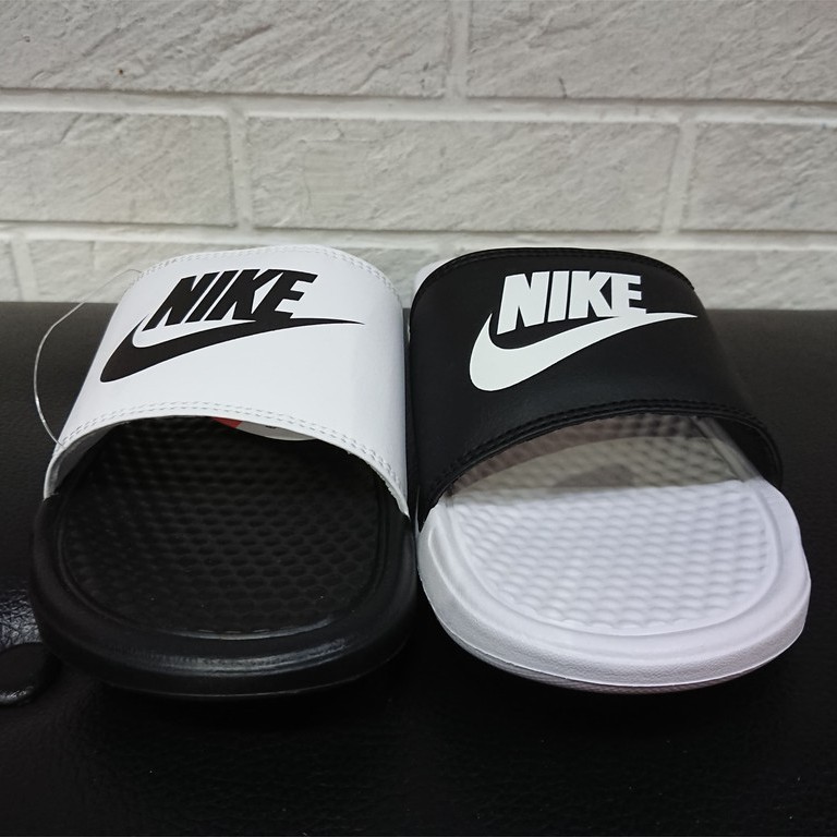 nike benassi mismatch slides