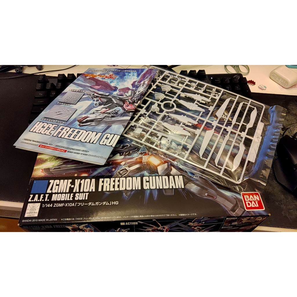 BANDAI HG 1/144 NO.192 FREEDOM 自由鋼彈 + 35週年-鋼彈創鬥炎 HGCE自由鋼彈改套