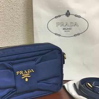 PRADA蝴蝶結輕便斜背包（全新，100%正品）