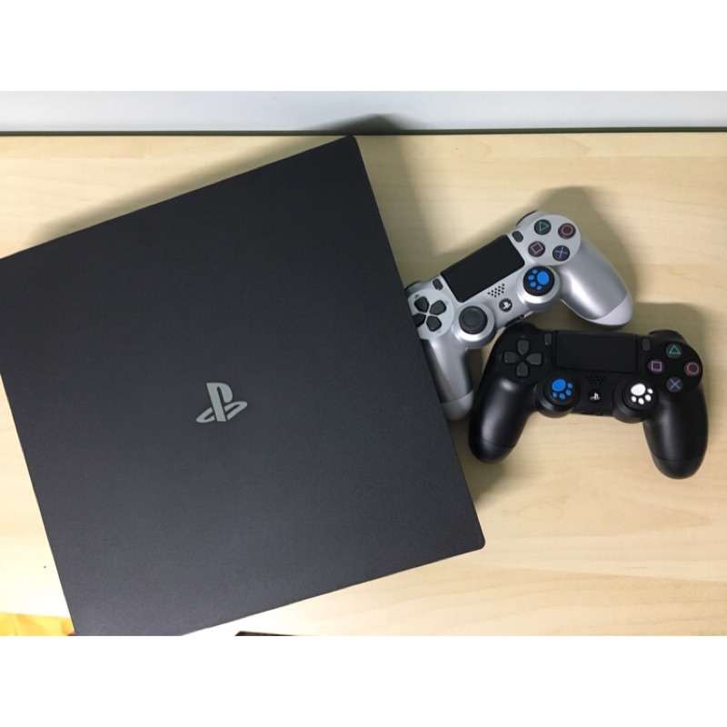 PS4 PRO 1TB 主機 CHU-7017B 支援4K高解析 藍光 近全新 二手 送遊戲片 手把 保護套 已註冊保固