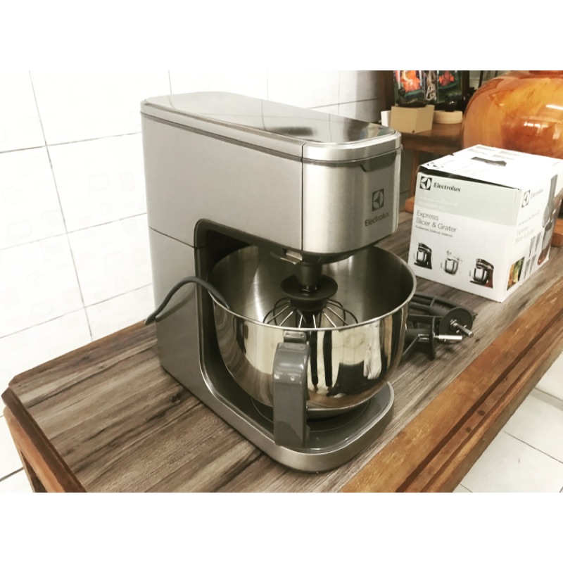 Electrolux 伊萊克斯設計家系列桌上型抬頭式攪拌機ekm7804s 蝦皮購物
