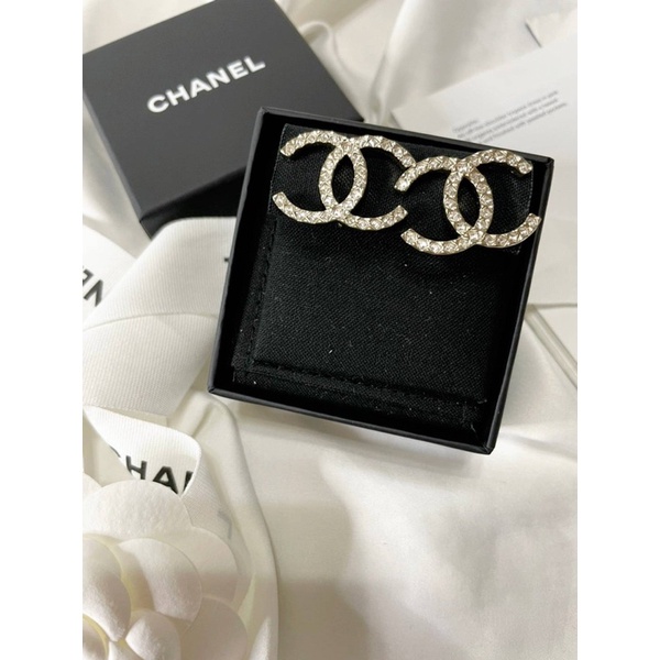 台灣現貨💰23500 香奈兒Chanel 大logo 帶鑽 耳夾  夾式款 耳環