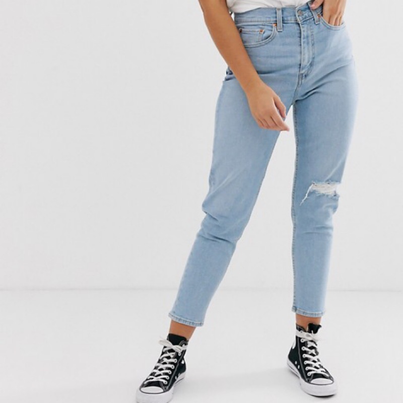 white mom jeans levis