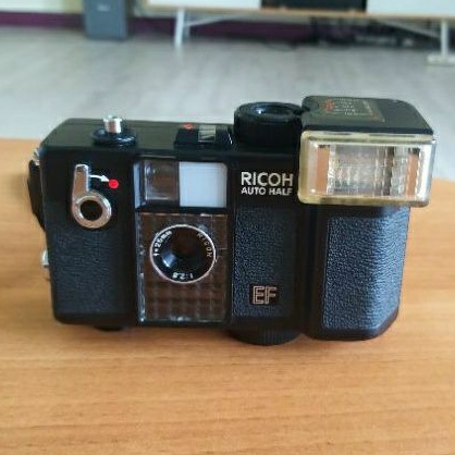 Ricoh Auto Half EF 發條半格閃燈底片相機/f=2.8/25mm