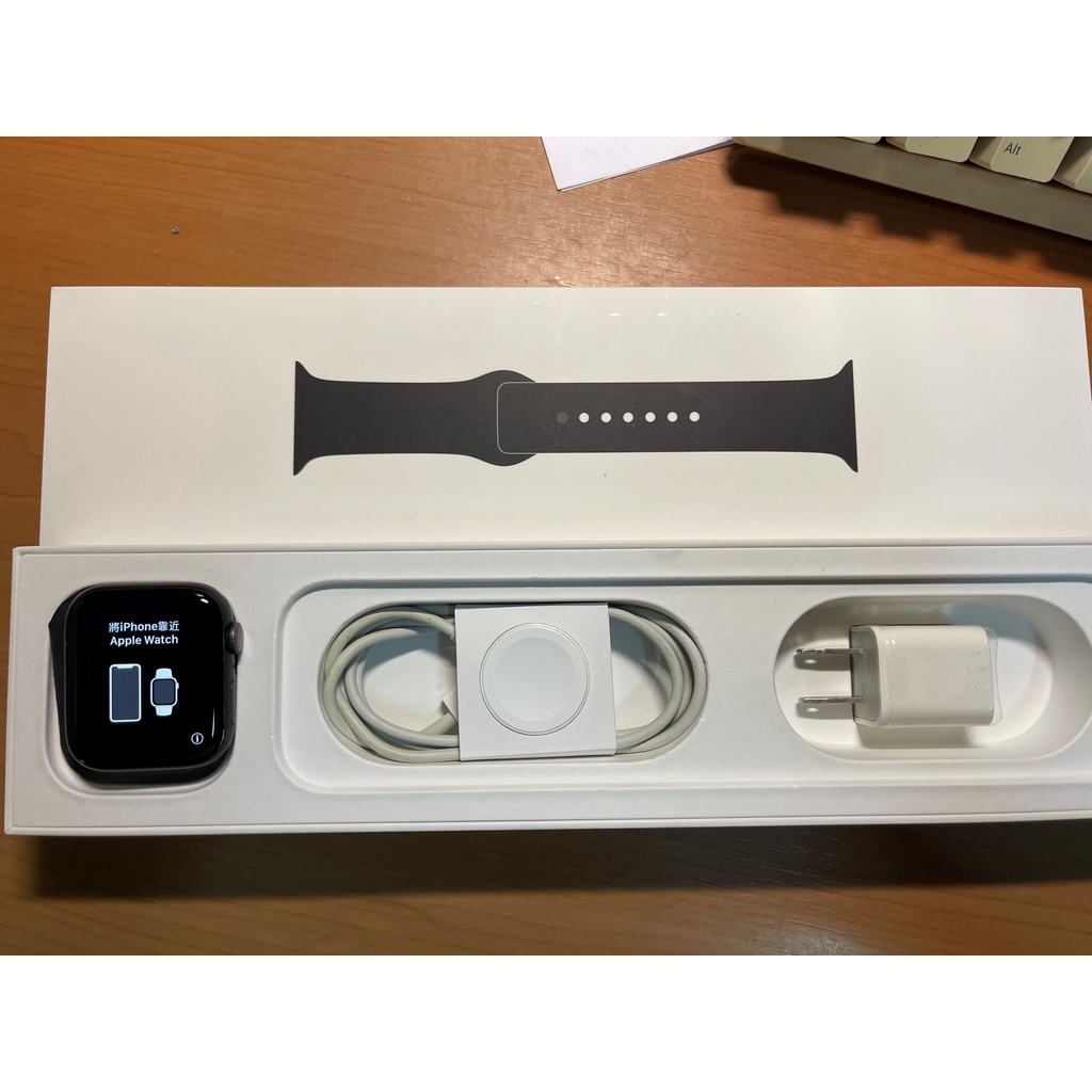 Apple Watch S4 LTE 44mm 太空灰 ( for ptt kiwifish only)