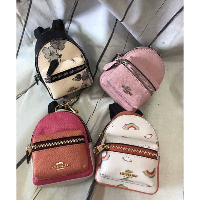 新色Coach、guess小後背包零錢包吊飾 現貨在台