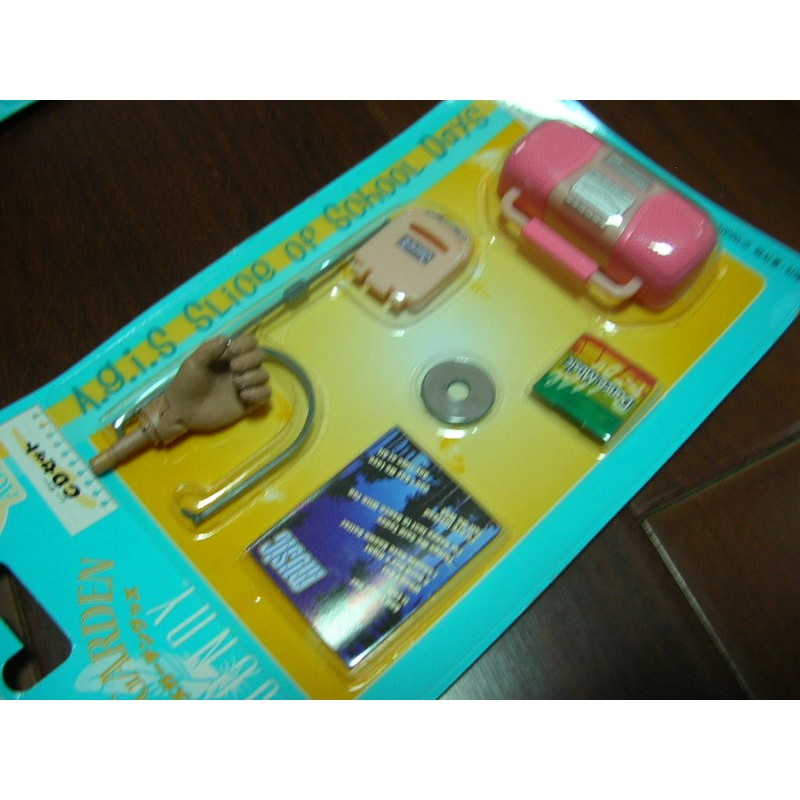 RU8休閒部門 日本吊卡版mini模型1/6手提音響+可開蓋CD隨身聽+雜誌