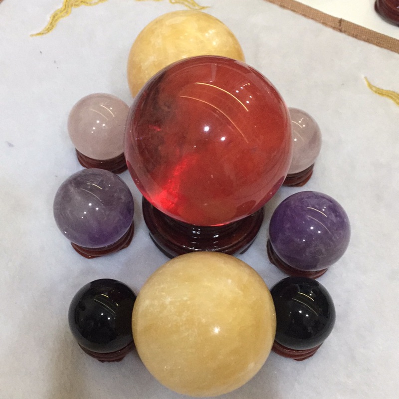 天然水晶球（紅水晶、黃水晶、粉水晶、紫水晶、白水晶、黑曜石）