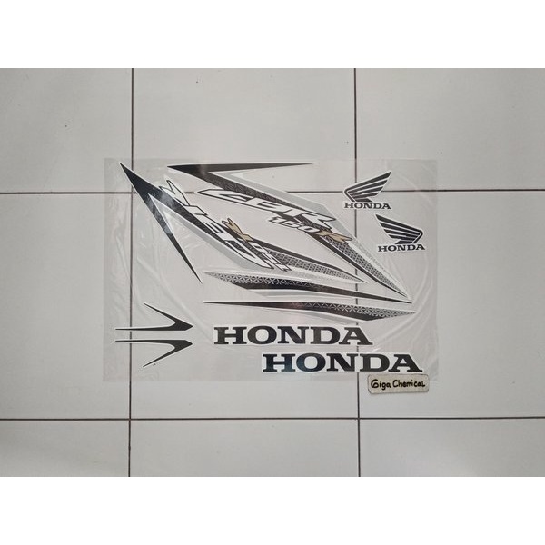 Hitam PUTIH 條紋貼紙 Lis Honda CBR 150 R 改款 2016 2017 2018 白色黑色圖