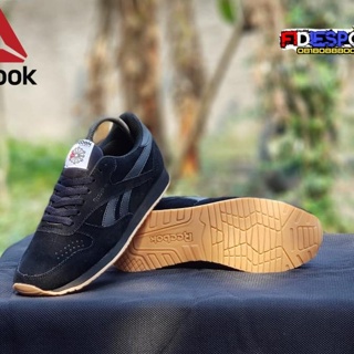 Reebok 經典黑色全麂皮鞋越南製造限量庫存
