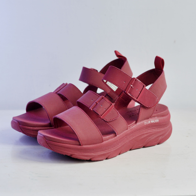 思克威爾 Skechers Cloud 超紅 40 碼女式涼鞋